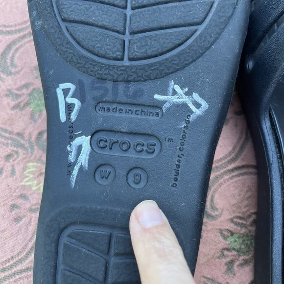 Crocs Women's Rhonda Sandal Size 9 Wedge Slide Flip Flop Black Rubber Beach - Picture 8 of 8